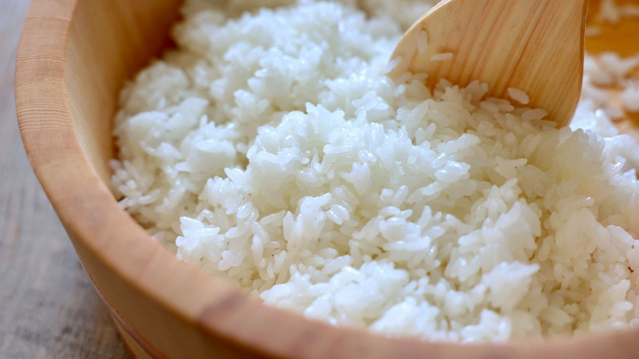 酢飯 酢飯（寿司飯）とすし酢の作り方。1,2,3,4,5合の黄金比レシピ。 | や