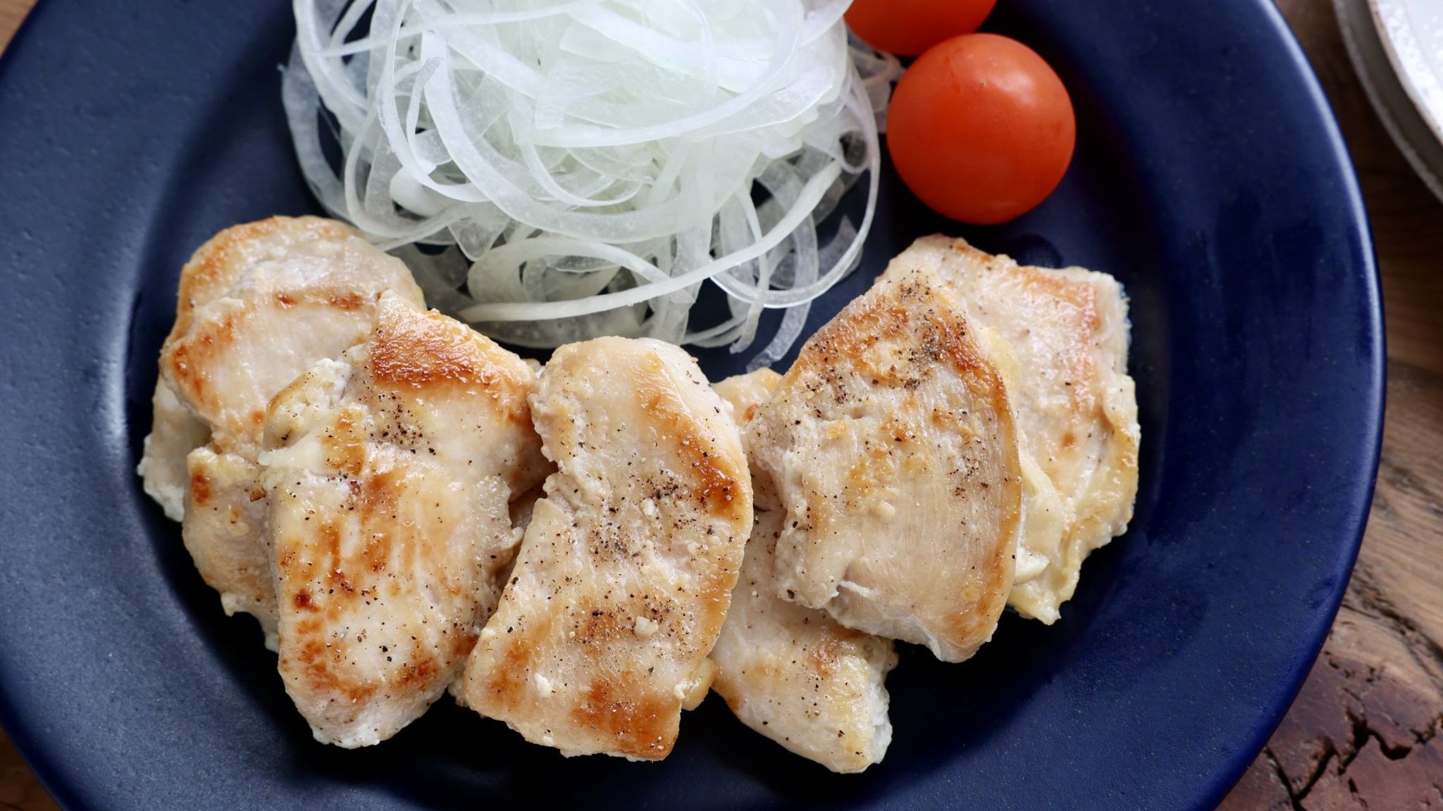 塩 麹 鶏 胸 肉