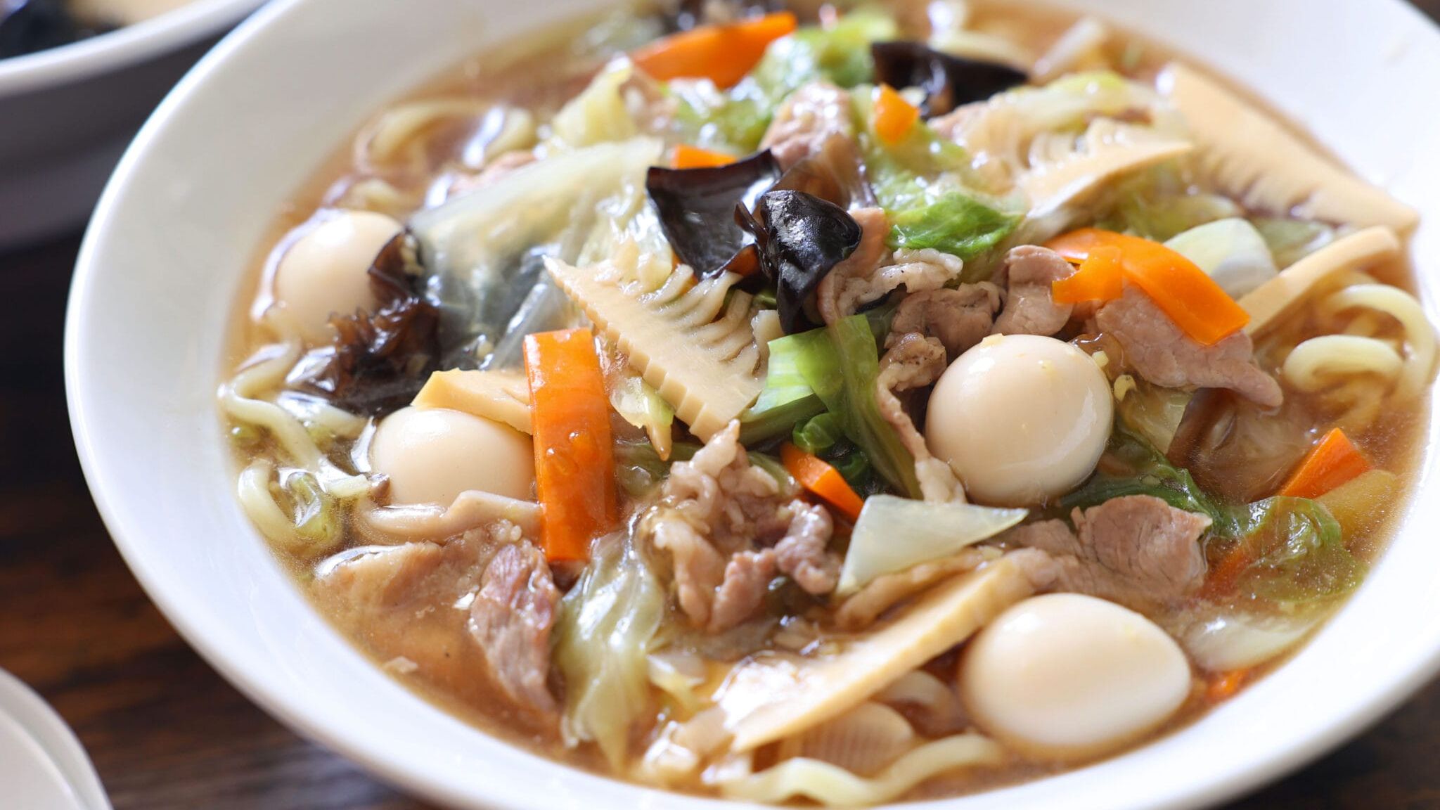広東麺（五目ラーメン）のレシピ。具沢山で大満足！定番の作り方 | や