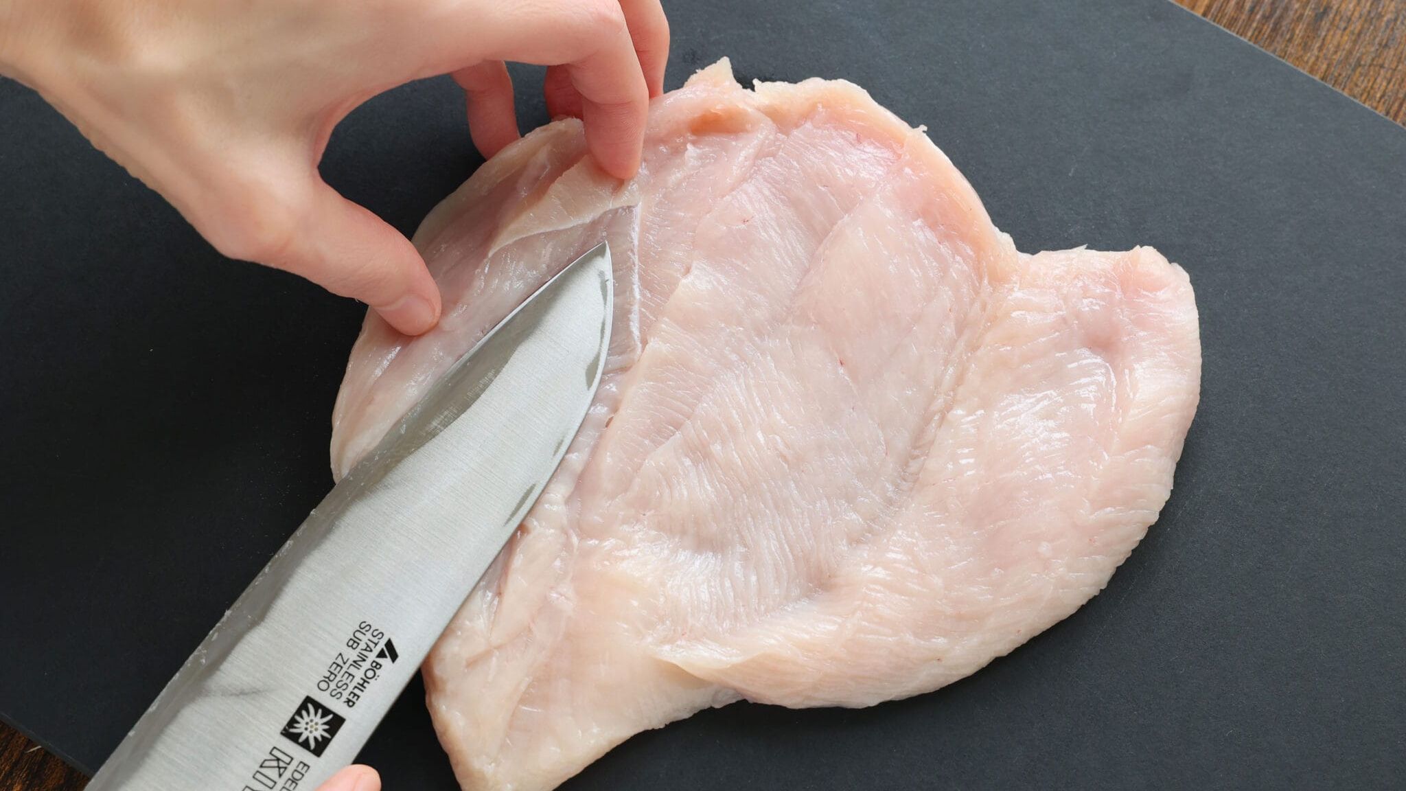 鶏胸肉 鶏胸肉の観音開き。基本の開き方！ | やまでら くみこ のレシピ
