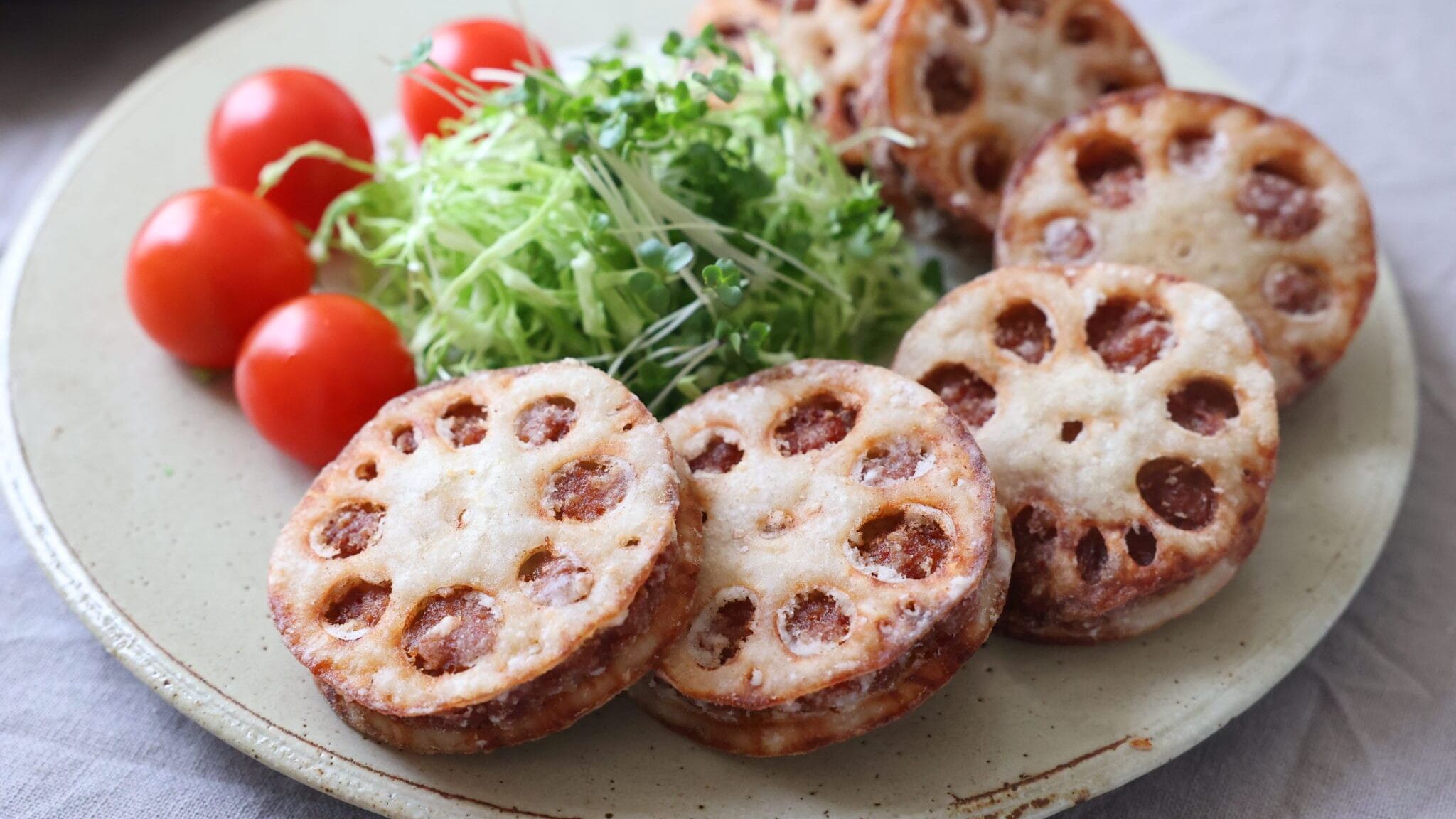 れんこんのはさみ揚げレシピ｜赤味噌入りでコクのある定番おかず | や