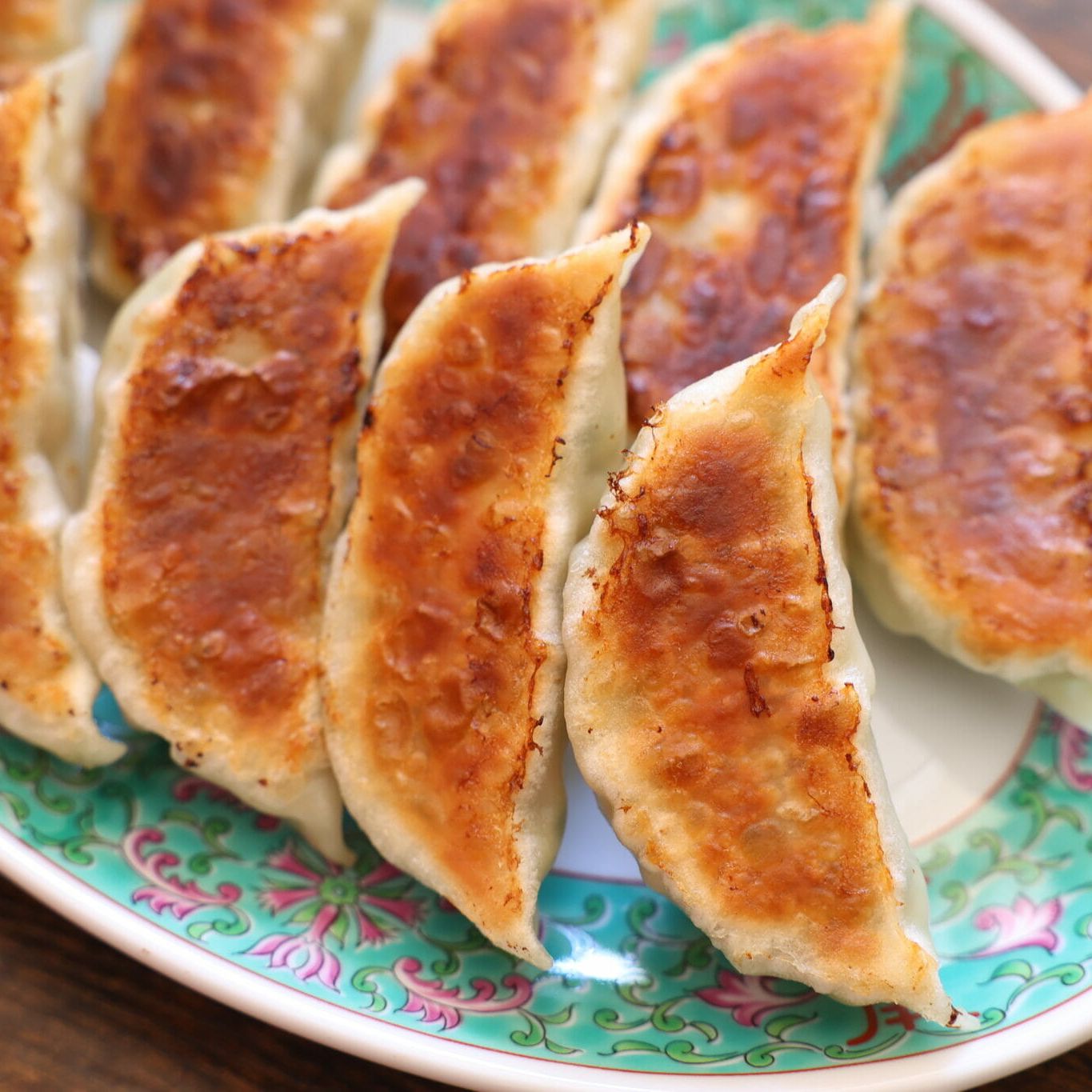 冷凍餃子の焼き方。基本はフライパン！ホットプレートも解説