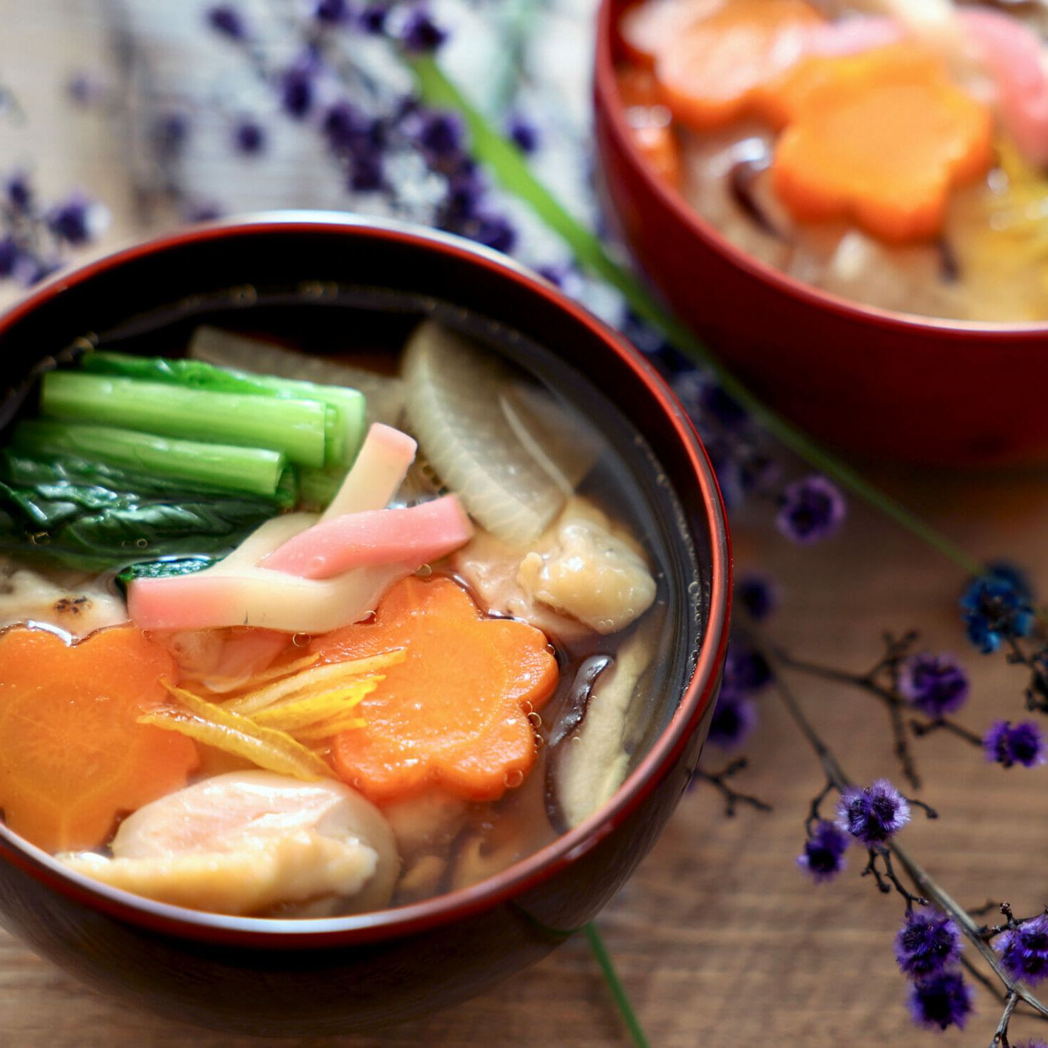 見た目も味も大満足！お雑煮のレシピ。旨味たっぷりな作り方。 | や