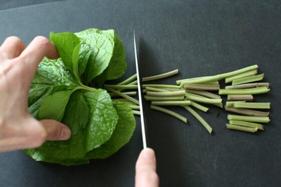 葉わさび（花わさび）の食べ方と下ごしらえ。辛味と香りを引き出すシンプルな方法