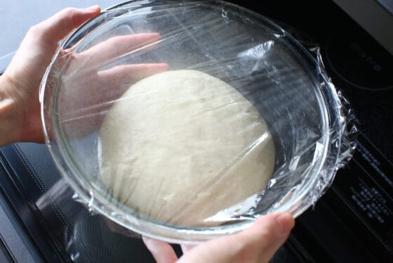 1次発酵が終わって膨らんだそば粉パンの生地