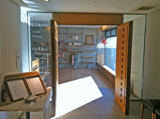 レストラン入口　東京都現代美術館
