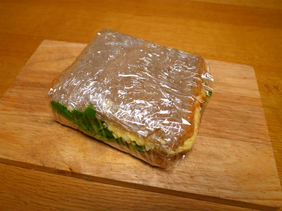 サンドイッチの超簡単な切り方 サランラップで包むとラクチンです やまでら くみこ のレシピ