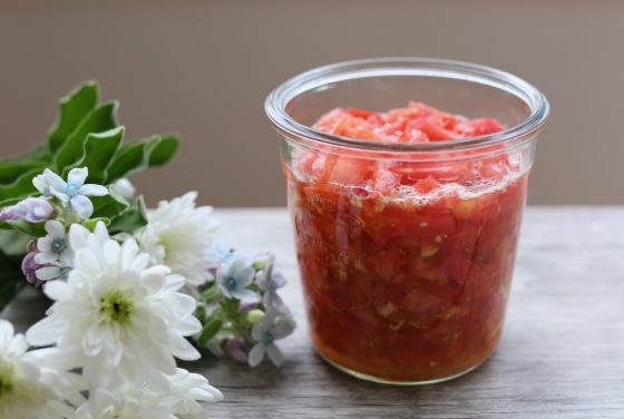 トマトの塩漬けのレシピ。発酵すると旨味アップ！万能調味料の作り方。