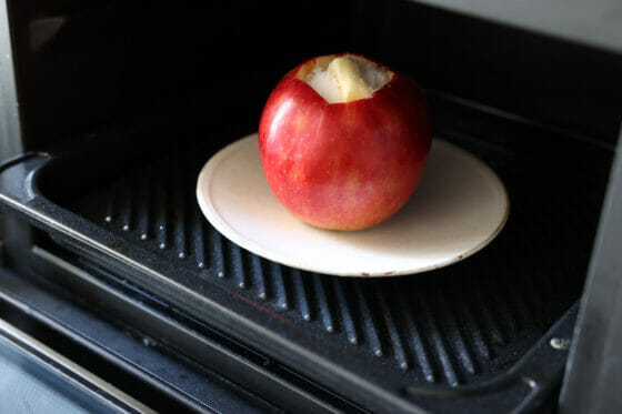 りんごをオーブンで焼く