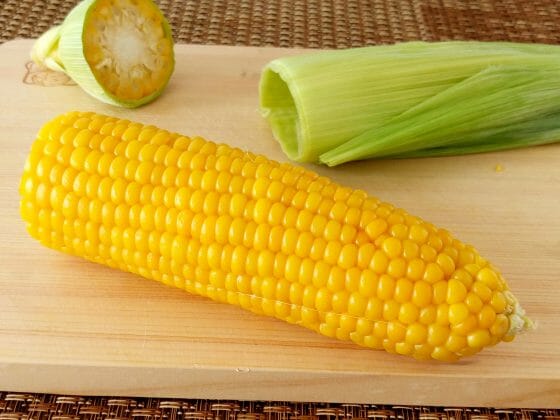 How to Cook Corn on the Cob in a Microwave