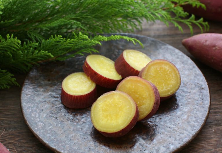 時短で旨い！レンジで焼き芋。さつまいもの甘みを引き出す簡単レシピ。 | やまでら くみこ のレシピ