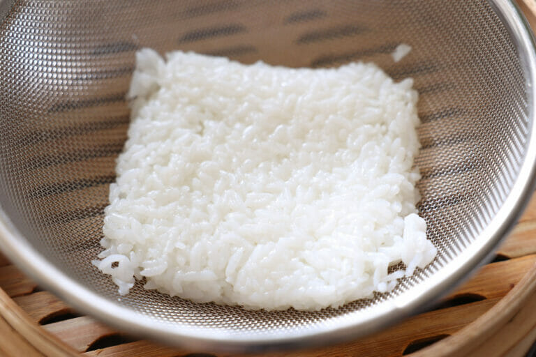 冷凍ご飯の解凍。自然解凍はNG！レンジで短時間加熱が美味しさの秘訣。 やまでら くみこ のレシピ