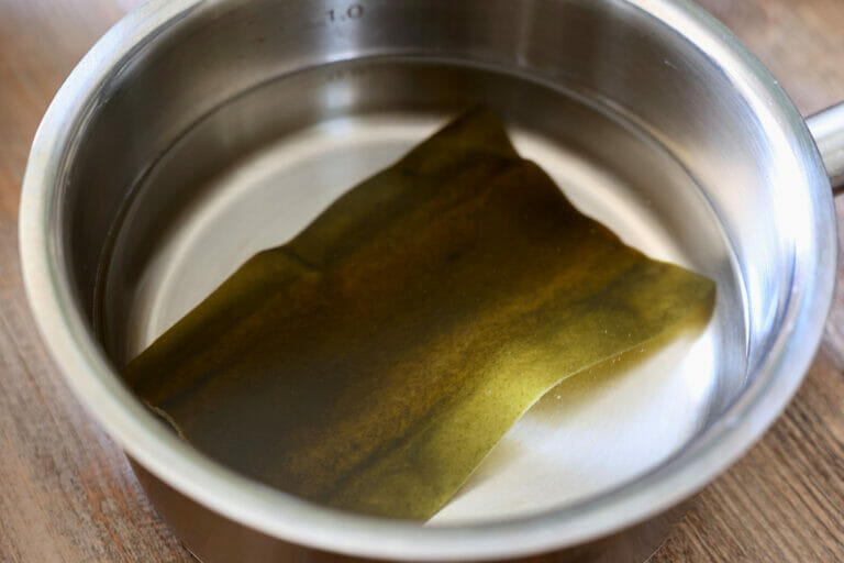 かつおと昆布の合わせだしの作り方。基本の出汁の取り方のコツを解説。 | やまでら くみこ のレシピ