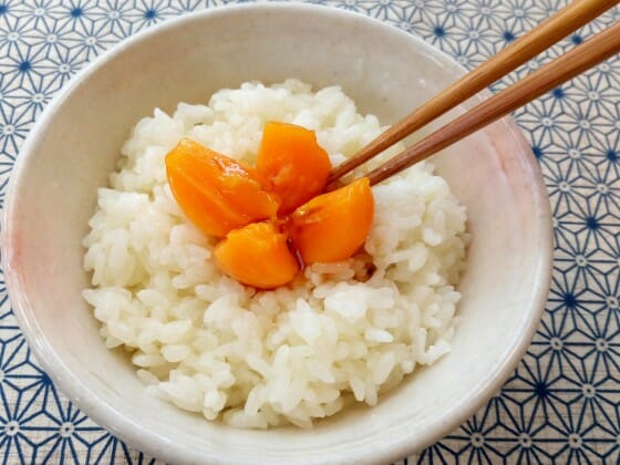 冷凍卵の黄身を崩す