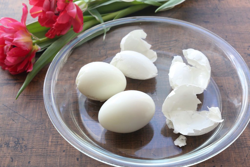 ゆで卵の殻むき 一番簡単な剥き方はコレ 剥きやすい順に紹介 やまでら くみこ のレシピ