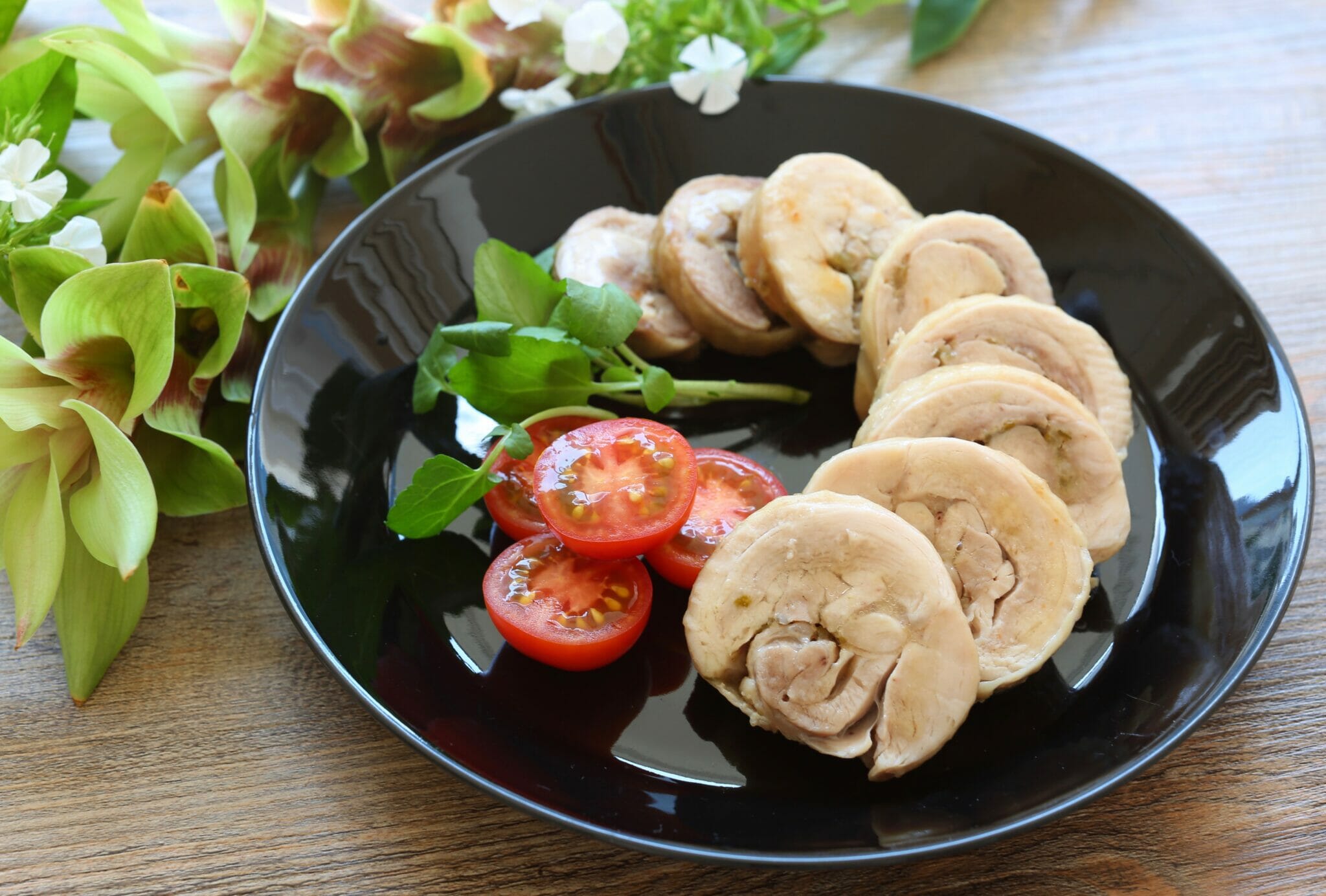 鶏ハムをレンジで時短。みきママの簡単レシピ。 やまでら くみこ のレシピ