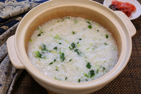 この作り方が一番旨い！七草粥のレシピ（お餅入り）。土鍋で米から炊く