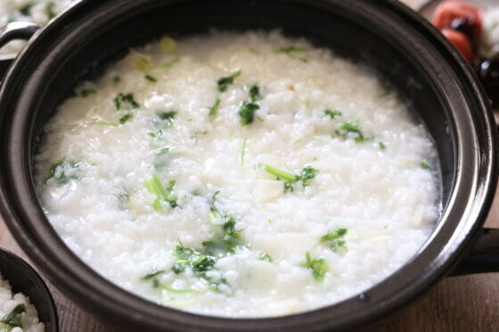 この作り方が一番旨い！七草粥のレシピ（お餅入り）。米から土鍋で炊く