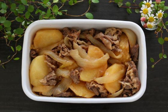 nikujaga recipe, beef stew with potatoes, beef and potato stew beef and potato recipes