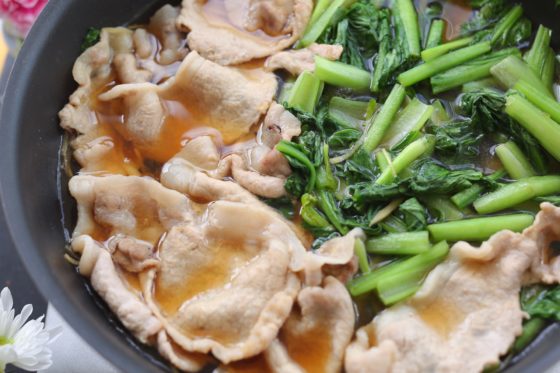 小松菜と豚肉の煮物のレシピ。10分でできるさっぱりおかず。 やまでら くみこ のレシピ