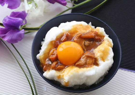 焼き鳥の缶詰のアレンジレシピ。春風亭昇太さんの親子丼。