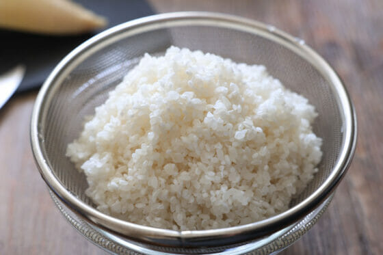 米を洗う