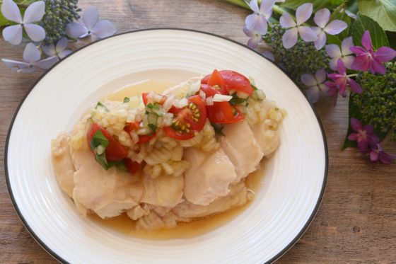 鶏ハムのおすすめレシピ。伝説の家政婦 志麻さんの簡単で美味しい作り方