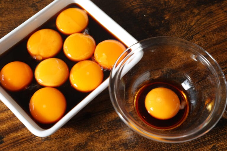 卵黄の醤油漬け。とろっと濃厚! | やまでら くみこ のレシピ