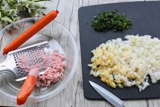 魚肉ソーセージと白菜浅漬けの餃子の作り方