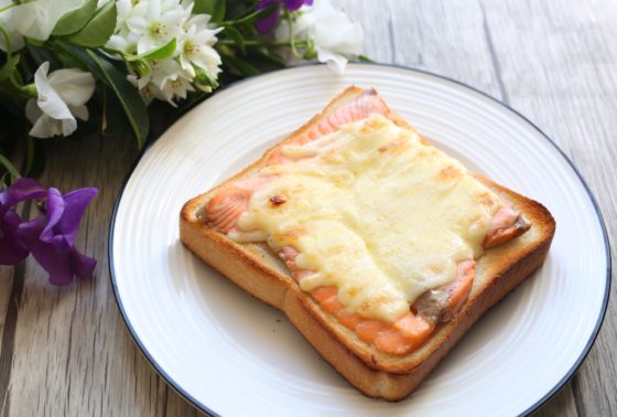 サーモントーストのレシピ。マツコの知らない世界で話題の簡単朝食。