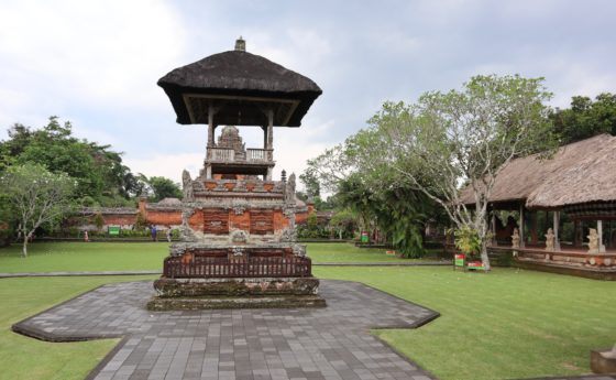 タマンアユン寺院の中庭