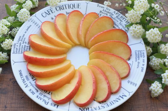 煮りんごの簡単レシピ。古くなったりんごも美味しく食べられる活用法。