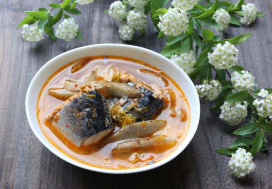 さば水煮缶の味噌汁レシピ。キムチ鍋風の濃厚ピリ辛スープ。