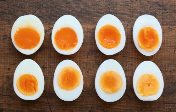 ゆで卵の作り方。茹で時間は何分？半熟や固ゆでの簡単基本レシピ。