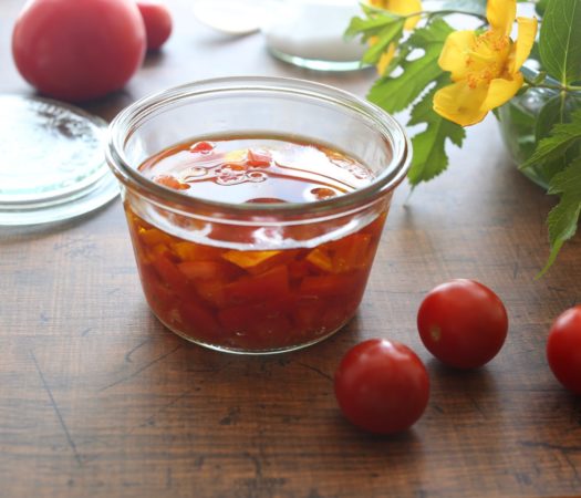 トマトを塩とオリーブオイルで漬ける