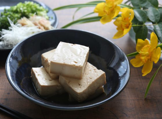 豆腐のオリーブオイル漬けレシピ。醤油でコク旨！作り置きに便利な保存食