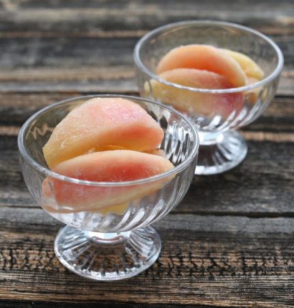 桃の冷凍保存方法。そのまま食べればシャーベット！スムージーにも。