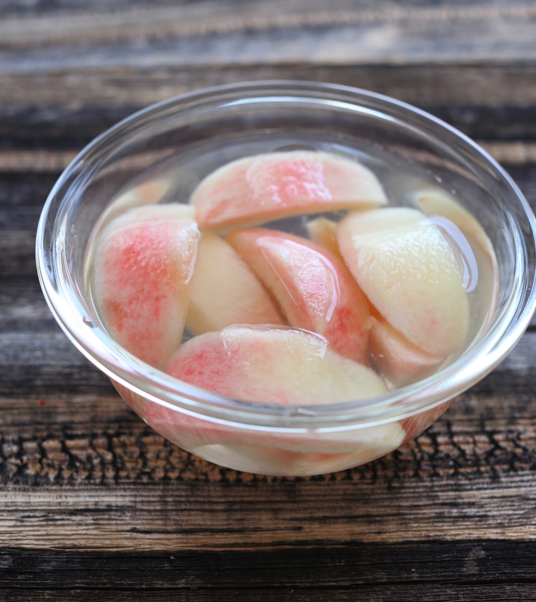 桃の変色防止にはこれがおすすめ 塩水 砂糖水 レモン汁を比較 やまでら くみこ のレシピ