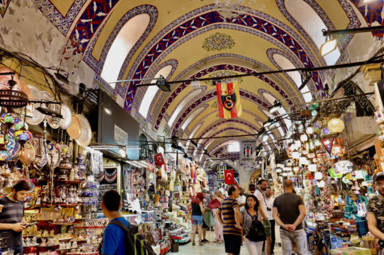 グランドバザールを写真で紹介！トルコ・イスタンブールの伝統ある巨大市場。