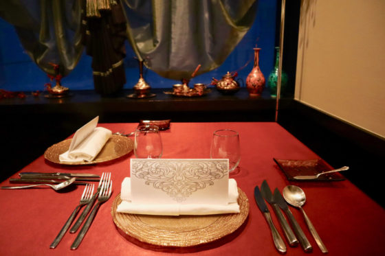 東京・麻布十番のトルコ料理店「ブルガズ・アダ」のテーブル