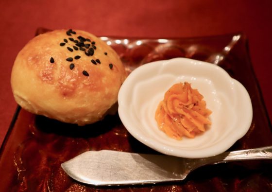 東京・麻布十番のトルコ料理店「ブルガズ・アダ」のパン