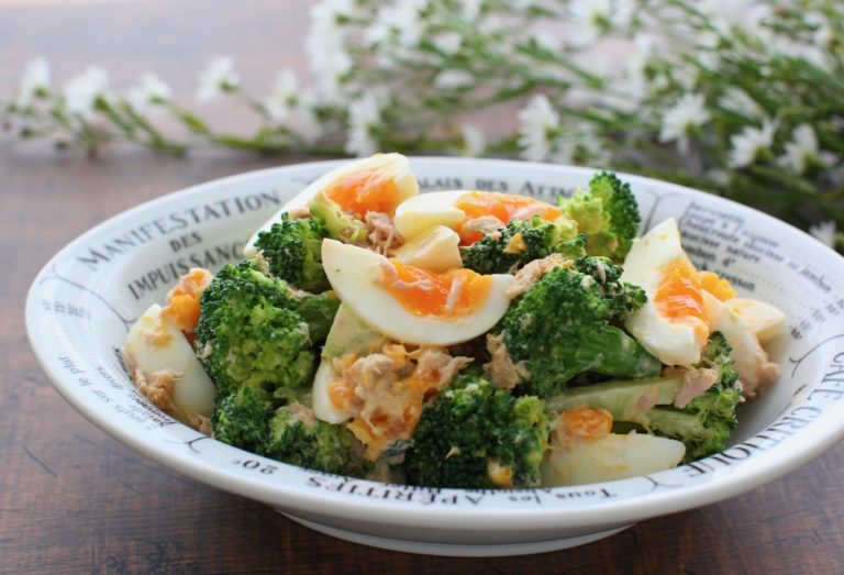 簡単なイタリアントルテッリーニパスタサラダのレシピ