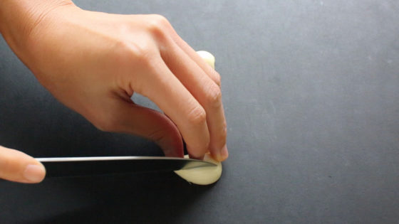 にんにくのみじん切りの方法。コツをおさえると簡単！基本の切り方。