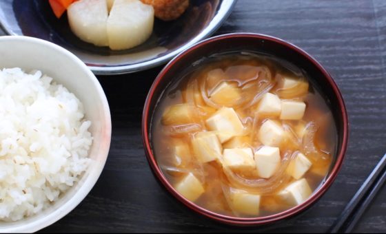 豆腐の味噌汁（玉ねぎの味噌汁）