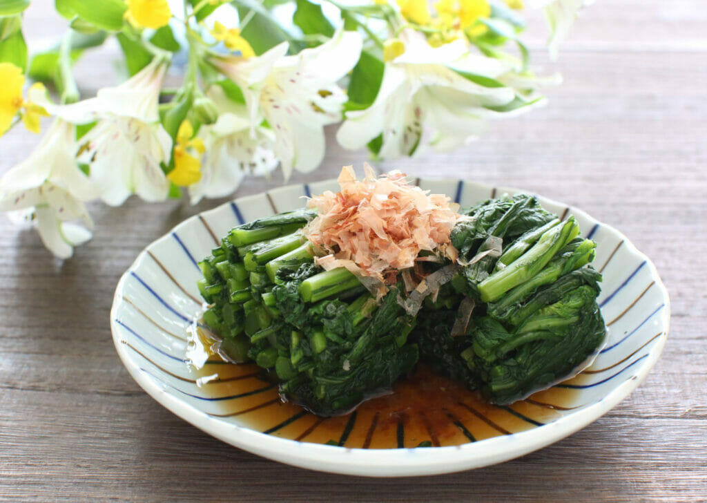 春菊（菊菜）のおひたし。茹で時間は1分！人気のめんつゆ簡単レシピ。 やまでら くみこ のレシピ