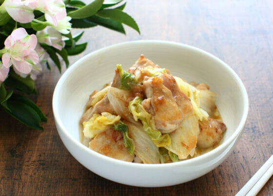 鶏肉と白菜炒めの簡単レシピ。白菜の水分を飛ばして美味しさアップ！