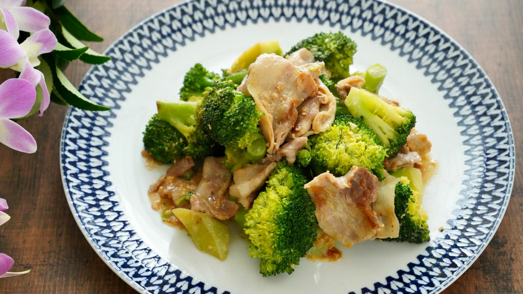 ブロッコリーと豚肉炒めのレシピ！味噌マヨのコクが美味しい