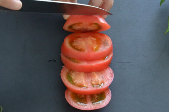輪切りにしたトマト