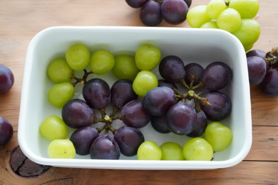 ブドウを切ってから冷蔵庫で保存する方法