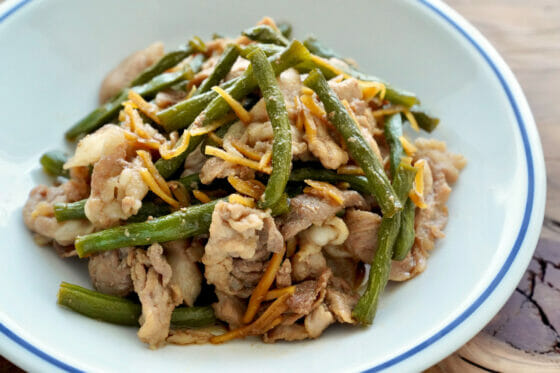 いんげんと豚肉のレシピ。豚こまの簡単煮物！お弁当おかずにもおすすめ。